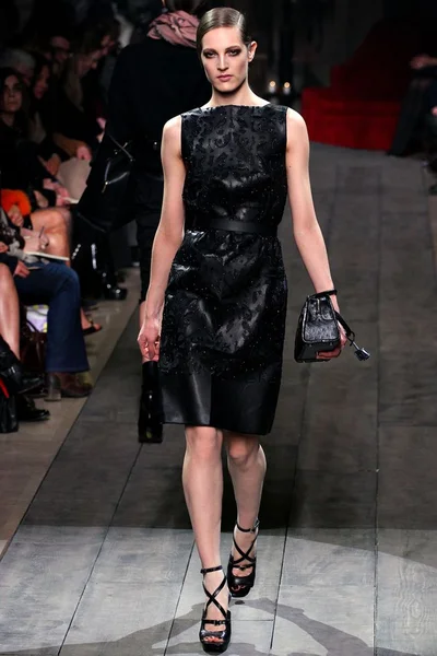 Look 10